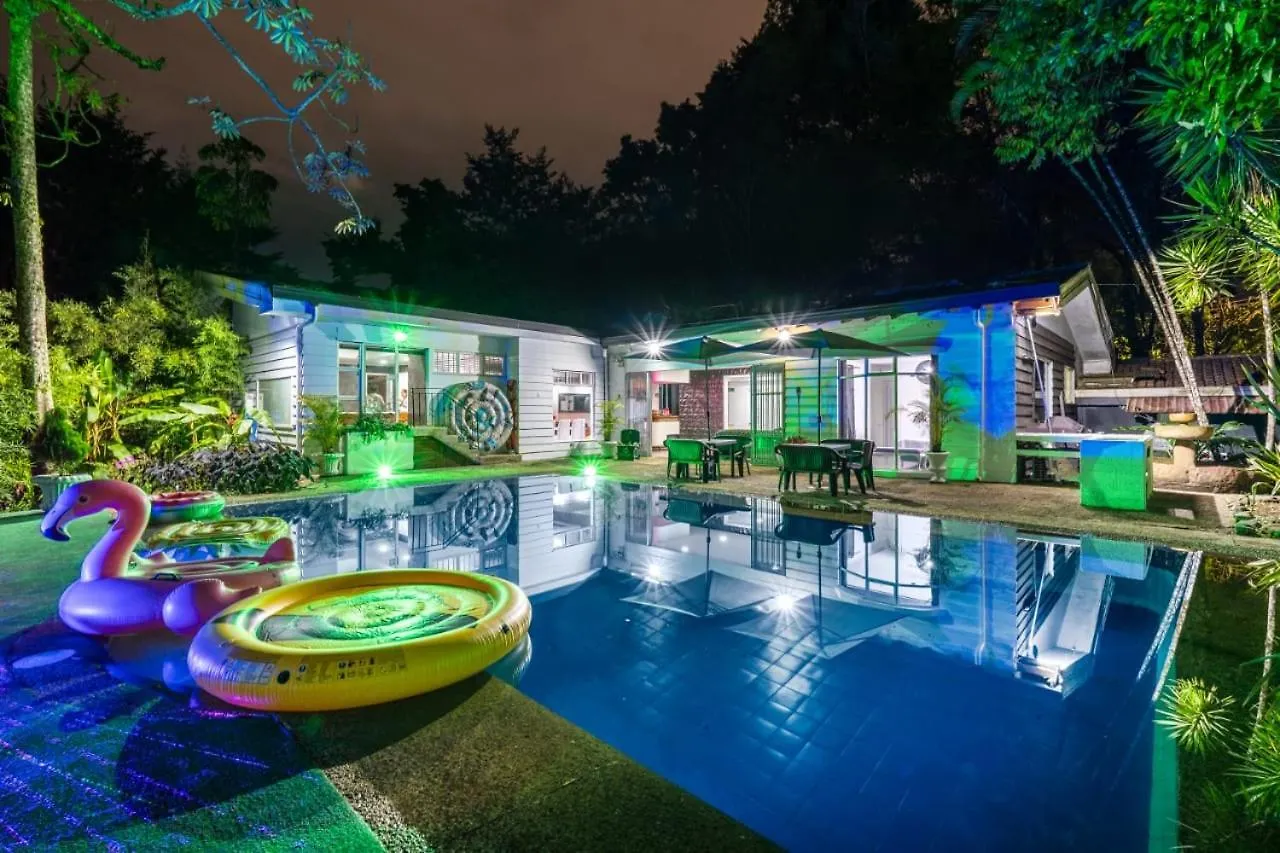 Casa Privada En El Poblado Despedidas De Soltero Fiesta Picsina Jacuzzi Medellin